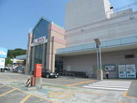 Medium_002　イオン阿児店１階（屋外）駐車場～建物まで